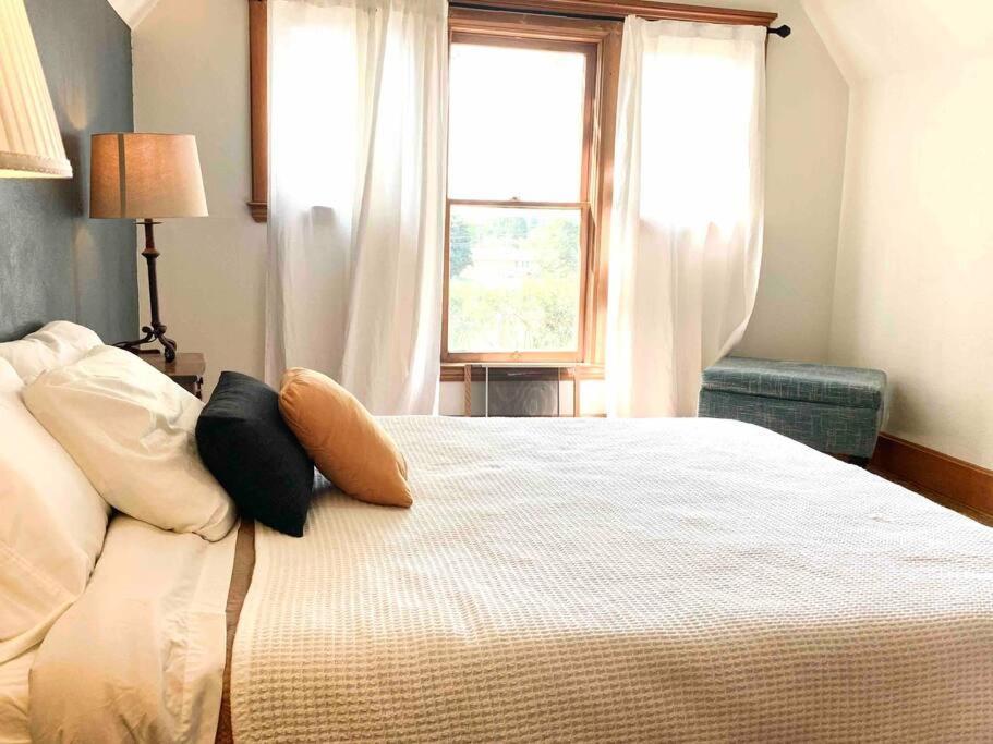 Victorian Guest Getaway-20Mins To Glacier National Park-10Mins To Airport! Columbia Falls Εξωτερικό φωτογραφία