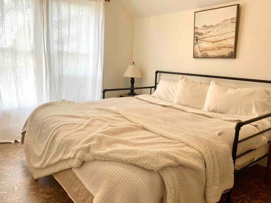 Victorian Guest Getaway-20Mins To Glacier National Park-10Mins To Airport! Columbia Falls Εξωτερικό φωτογραφία